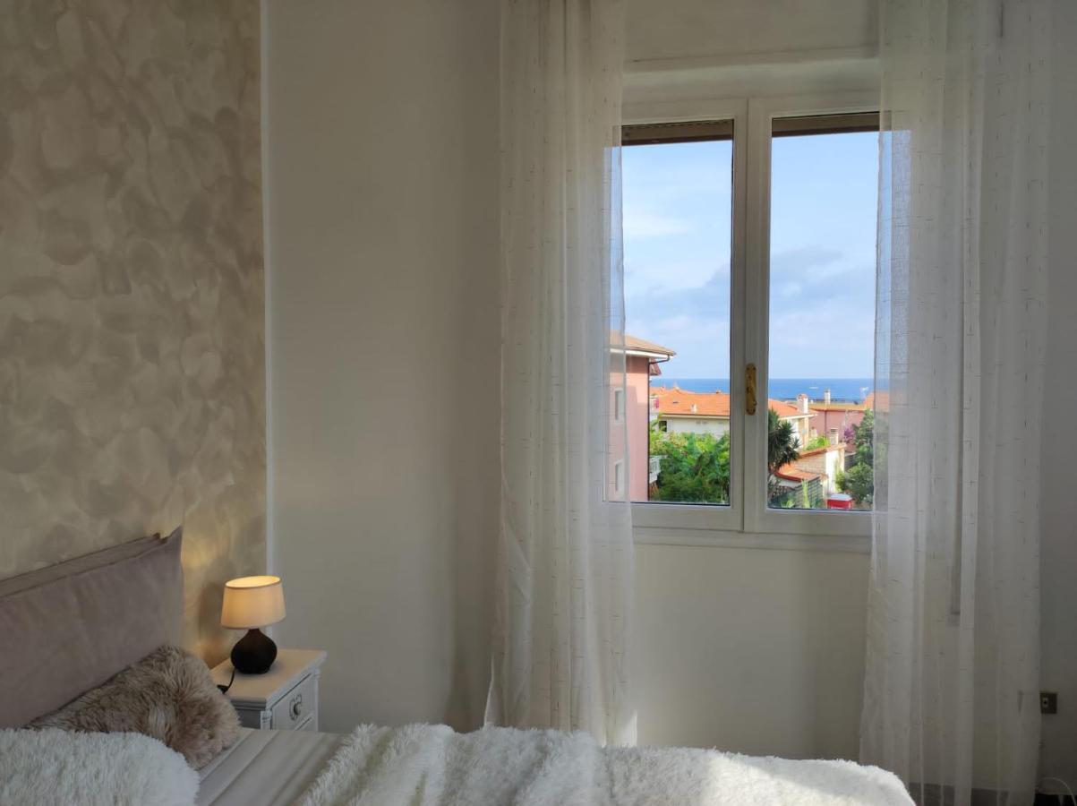 Appartamento Vicino Al Mare Con Parcheggio Riva Ligure Exterior photo